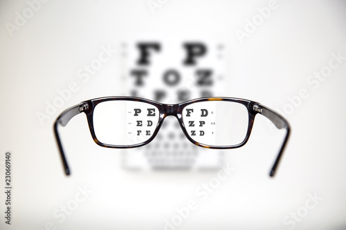 Fotografía Eyeglasses during optometric examination / Exam view with optometric table and t