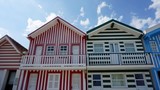 Fototapeta Miasto - colorful houses of costa nova in portugal
