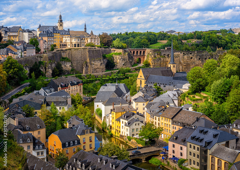 Luxembourg city, view of the Old Town and Grund - obrazy, fototapety, plakaty 