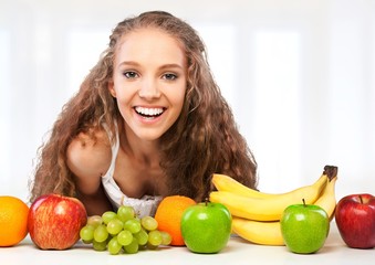 Canvas Print - Attractive young woman enjoying fruits on breakfast