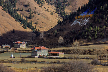 Wall Mural - Tibetan houses near the town of Xinduqiao - Ganzi Tibetan Autonomous Prefecture, Sichuan Province China. Chinese landscape, traditional architecture, Tibetan plateau. High altitude landscape, stupa