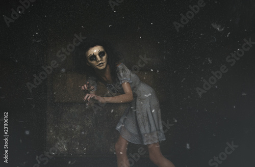 Cuadros en Lienzo ghost woman in creepy mask as she have to hiding her face,3d illustration