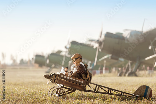 Fotografía Portrait of the young aviator in a toy airplane child