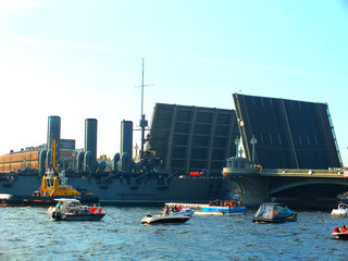 cruiser Aurora is on its way to repair