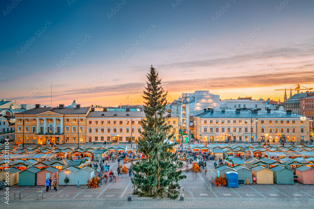 Obraz na płótnie Helsinki, Finland. Christmas Xmas Market With Christmas Tree On  w salonie