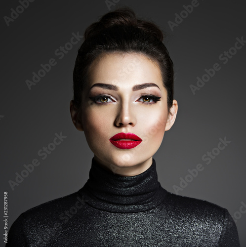 Fotomural Beautiful young fashion woman with red lipstick.