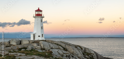 Fotografía Peggys Cove Lighthouse with yellow sky