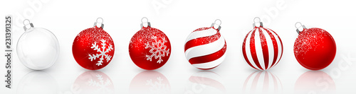 Fotografía Transparent and Red Christmas ball with snow effect set