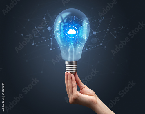 Fotomural Hand holding light bulb on dark background