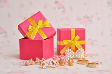 Gift box put earrings