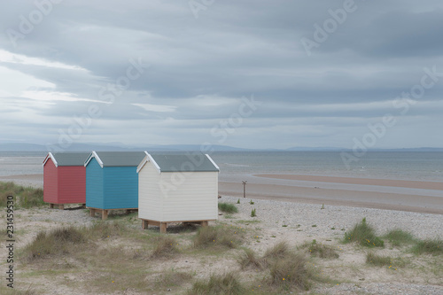 Fotografía Coast with colorful beach houses near Findhorn, Scotland