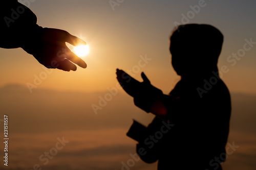 Cuadros en Lienzo silhouette of helping hand concept and international day of peace