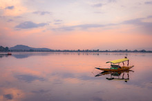 Boot Auf Dem Dal Lake In Srinagar In Kashmir