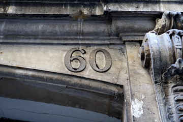 Wall Mural - numéro 60 sur façade de pierre