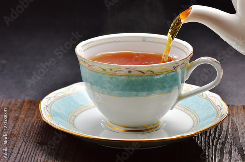 紅茶を注ぐ Stock 写真 Adobe Stock