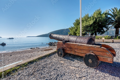 Fotografie, Obraz Canon by the Statue of king Stephen Tvrtko I in port of Herceg Novi, Montenegro