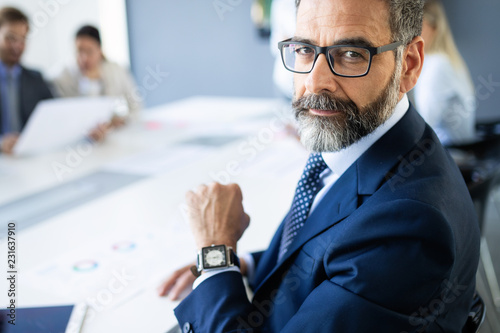 Fotografía Shot of thinking financial advisor businessman working in office.