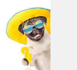 Poster - Funny dog in summer hat and mirrored sunglasses with tropic cocktail peeking behind white banner. isolated on white background