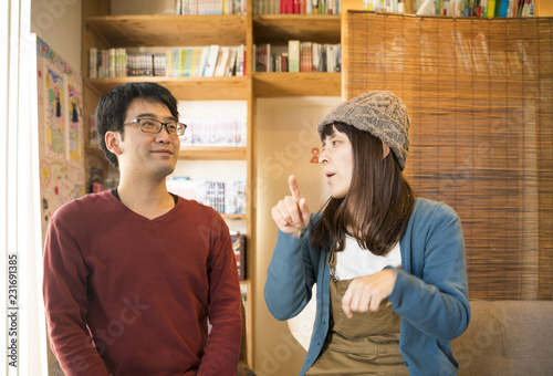 手話で話すカップル 日常会話風景 Buy This Stock Photo And Explore Similar Images At Adobe Stock Adobe Stock