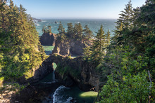 Natural Bridges Of Samuel H. Boardman State Scenic Corridor, Oregon, USA