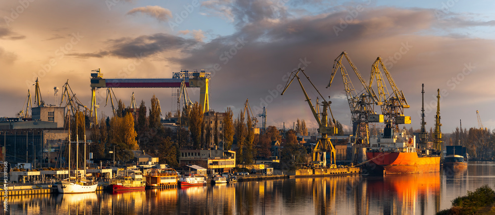 Obraz na płótnie Szczecin, Poland-November 2018: A view of the repair shipyard and the quay in Szczecin w salonie