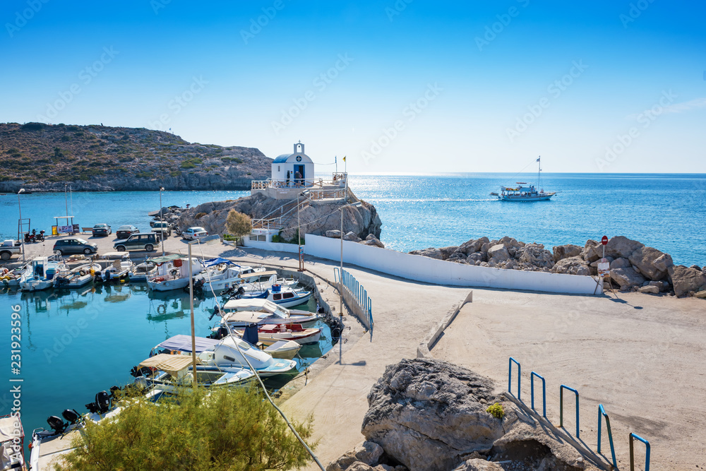 Ship sails off harbour in Kolymbia (Rhodes, Greece) - obrazy, fototapety, plakaty 
