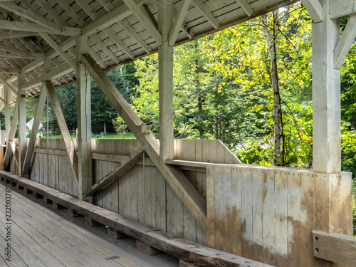 Fotografija Structural side view of covered bridge in Vermont