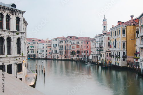 Fotografering Venice channel and a yellow red buildings
