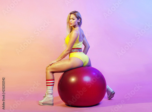 Photographie Attractive girl doing exercise on the gym ball.