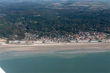 Wall Mural - vue aérienne de la ville balnéaire de Hardelot-PLage dans le Pas-de-Calais en France