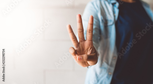 showing three fingers Poster Mural XXL