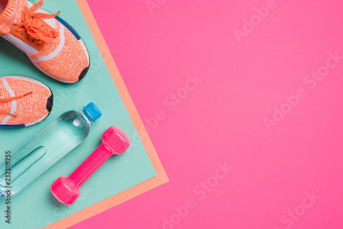 Fotografía Flat lay with sport equipment on pink background