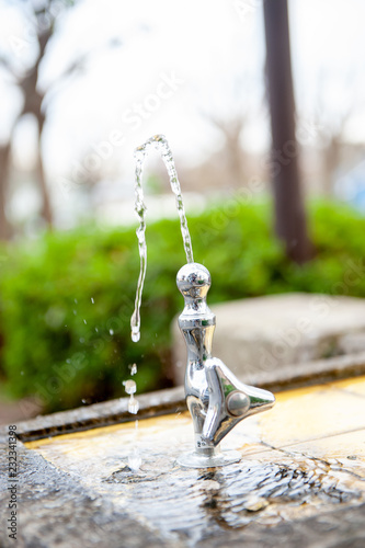 公園の水道 蛇口から出る水 Stock Photo Adobe Stock 公園の水道 蛇口から出る水 Stock Photo Adobe Stock