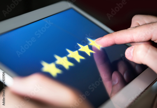 Fotografía 5 star rating or review in survey, poll, questionnaire or customer satisfaction research