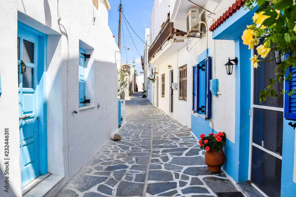 Traditional architecture in Kástro old town on Naxos, Greece - obrazy, fototapety, plakaty 