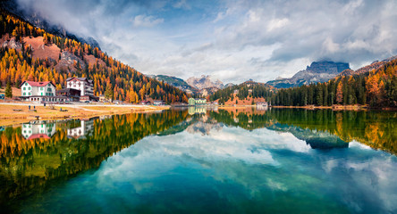  Fantastic morning scene on Misurina lake in National Park Tre Cime di Lavaredo. Colorful autumn landscape in Dolomite Alps, South Tyrol, Location Auronzo, Italy, Europe.