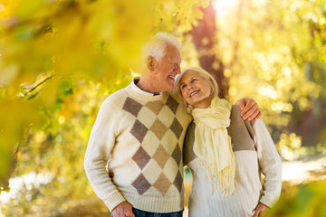 Canvas Print - Senior couple in autumn park