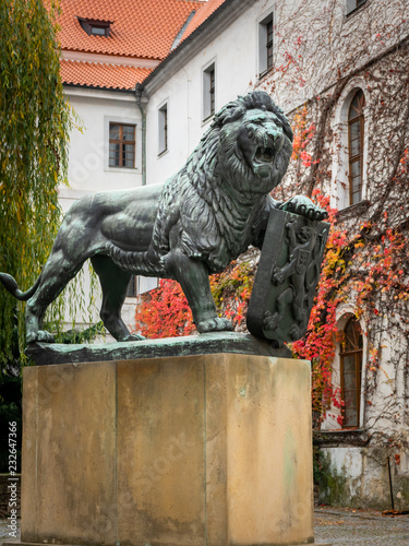 Fotografie, Obraz Bronze sculpture of lion on the yard of Strahov Monastery