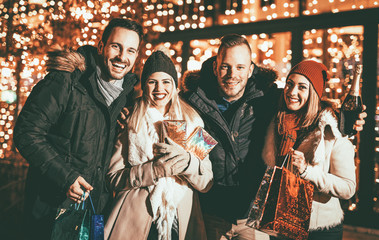 Canvas Print - Happy Friends Shopping In Holiday Season