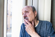 © SB Arts Media - Sad unhappy old senior man suffering from memory loss and alzheimer feeling depressed and lonely