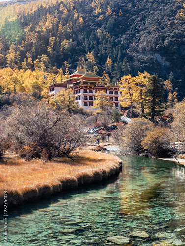 Chonggu Temple with pine forest and emerald river in autumn Tableau sur Toile