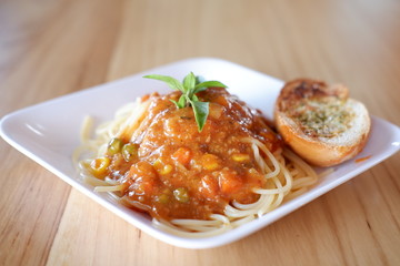 Canvas Print - spaghetti bolognese sauce on table