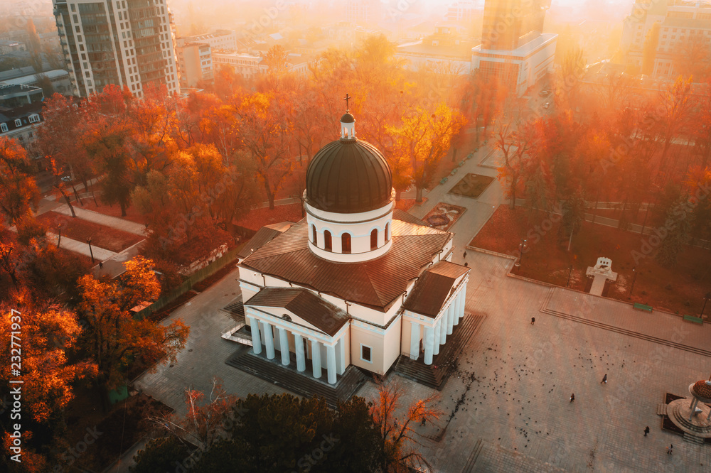 Obraz na płótnie Chisinau Metropolitan Cathedral in Central Park,  Moldova Republic. Aerial view. Artistic tonning w salonie