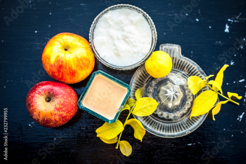 Fotografie, Obraz Close up of best home remedy or face pack for better skin complexion on wooden surface i