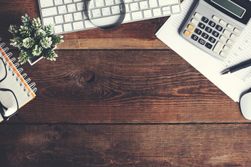 Canvas Print - keyboard with notepad and calculator on desk