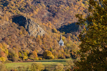 Wall Mural - Kapelle im Herbst