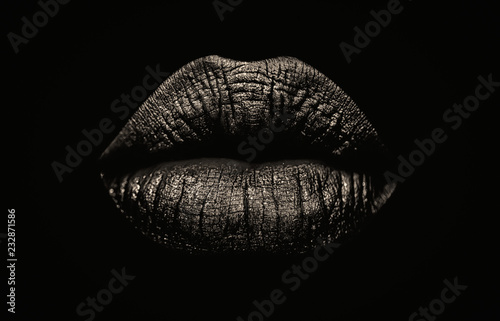Fotomural Seductive female full lips on black background