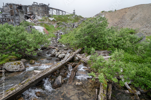 Fotografia, Obraz Creek and busted up old mine at Hatcher Pass - Independence Mine Alaska
