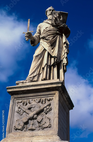 Fotografie, Obraz Baroque statue by Gian Lorenzo Bernini of St Paul With Sword on the Pont Saint A
