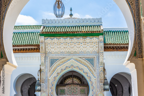 Cuadros en Lienzo Arch of the mosque university of Fes medina, Morocco